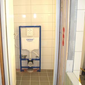 Vegger og gulv er ferdig flislagt