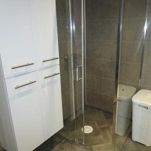 Dusjhjørne med glassvegger.